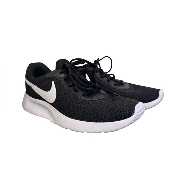Nike Tanjun Athletic Running Sneakers Black Women 7 Athleisure Comfort Walking - Picture 2 of 8